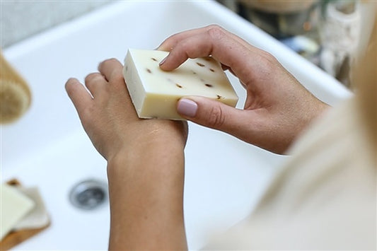 手作り石鹸と陶器のお皿セット